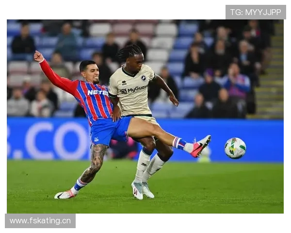 热刺边路进攻特点：传中频繁配合内切，边后卫前插增强宽度