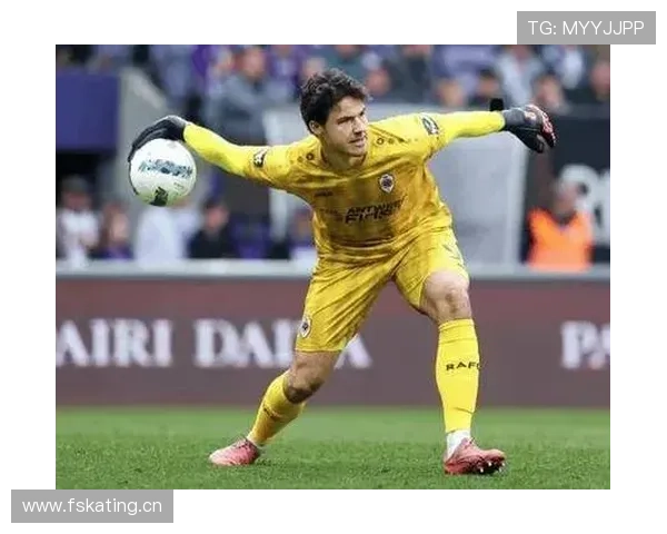 库尔图瓦：禁区统治与高球处理构筑的防守堡垒